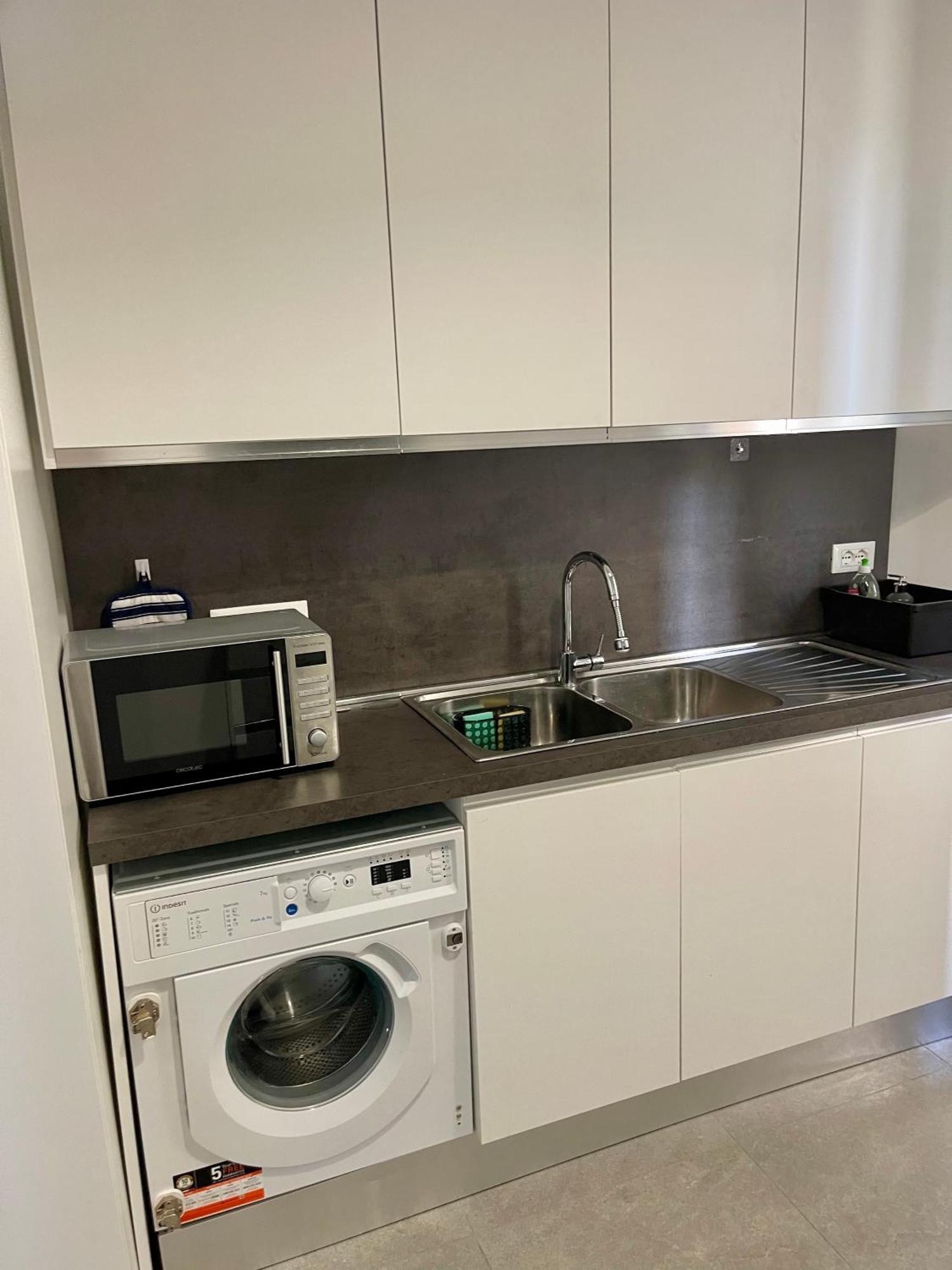 Deluxe Apartment Self Check In Parking Генуя Екстер'єр фото